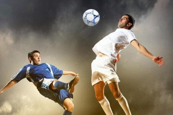 為什么足球球員的薪資都很高？